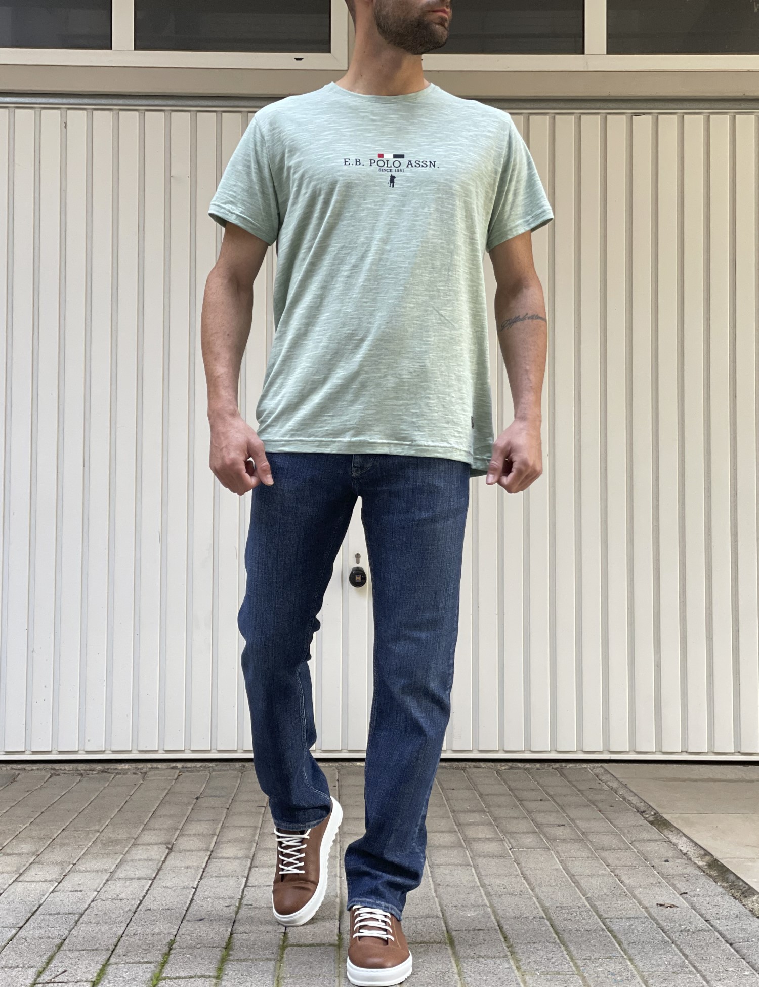 Ανδρικό μπλε τζιν σε ίσια γραμμή με κουμπιά GB5476 φωτογραφία